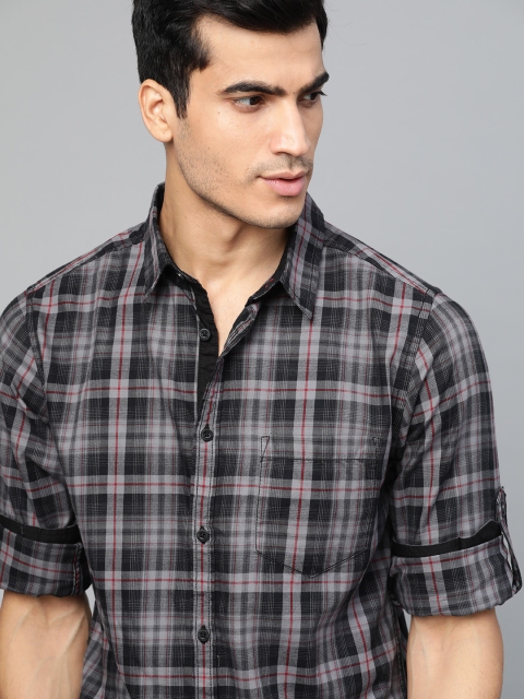 

Roadster Men Charcoal Grey & Red Regular Fit Checked Sustainable Casual Shirt