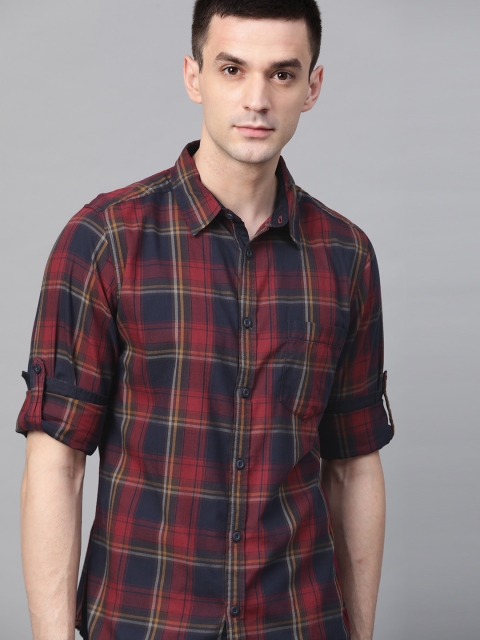 

Roadster Men Navy Blue & Red Regular Fit Checked Casual Shirt