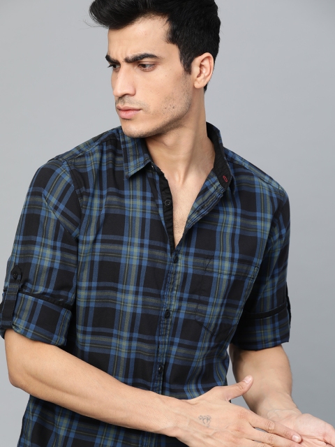 

Roadster Men Black & Blue Regular Fit Checked Casual Shirt