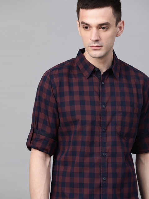 

Roadster Men Navy Blue & Burgundy Regular Fit Checked Casual Shirt
