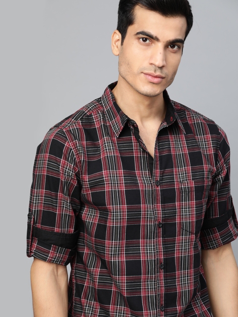 

Roadster Men Black & Maroon Regular Fit Checked Casual Shirt