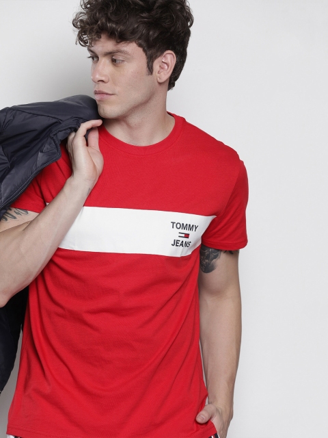 

Tommy Hilfiger Men Red & White Colourblocked Round Neck T-shirt