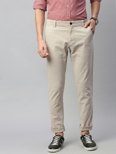 

Tommy Hilfiger Men Off-White Slim Fit Solid Chinos