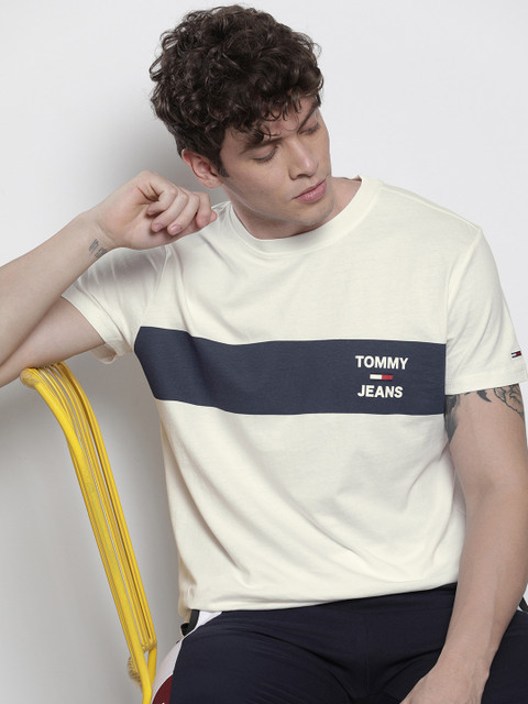 

Tommy Hilfiger Men White & Blue Colourblocked Round Neck T-shirt