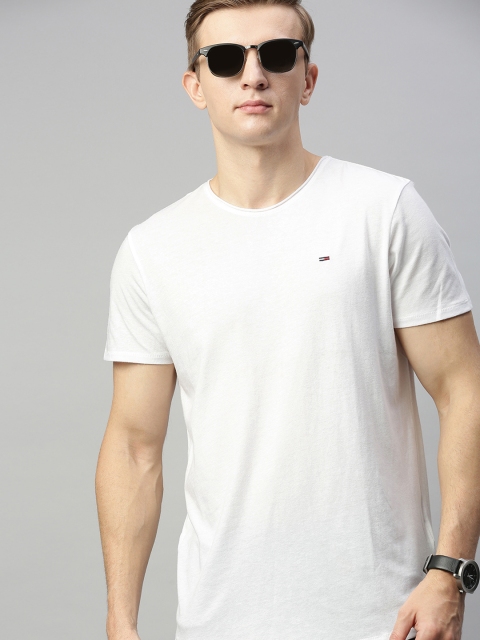 

Tommy Hilfiger Men White Solid Round Neck T-shirt