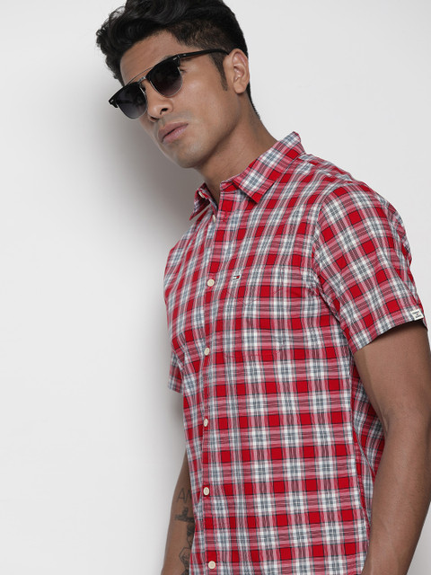 

Tommy Hilfiger Men Red & White Regular Fit Checked Casual Shirt