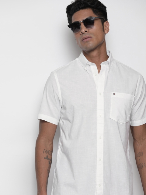 

Tommy Hilfiger Men White Custom Fit Solid Casual Shirt