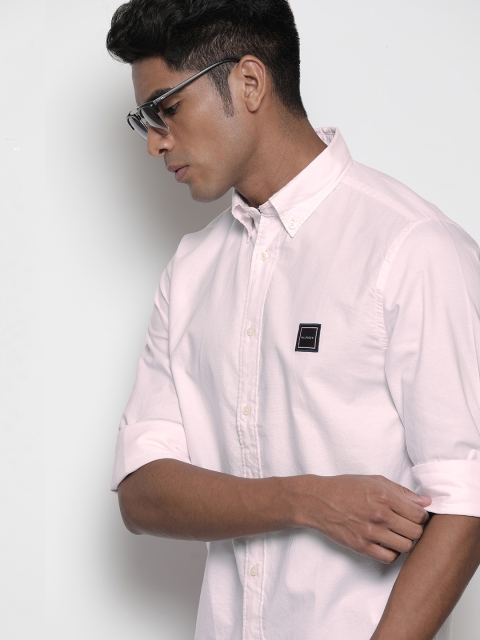 

Tommy Hilfiger Men Pink Regular Fit Solid Casual Shirt