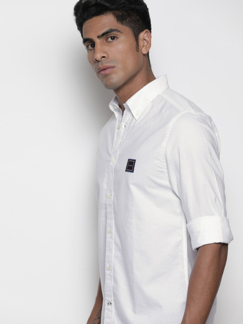 

Tommy Hilfiger Men White Solid Regular Fit Casual Shirt