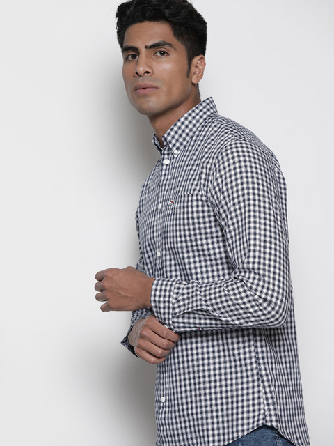 

Tommy Hilfiger Men Navy Blue & White Regular Fit Checked Casual Shirt