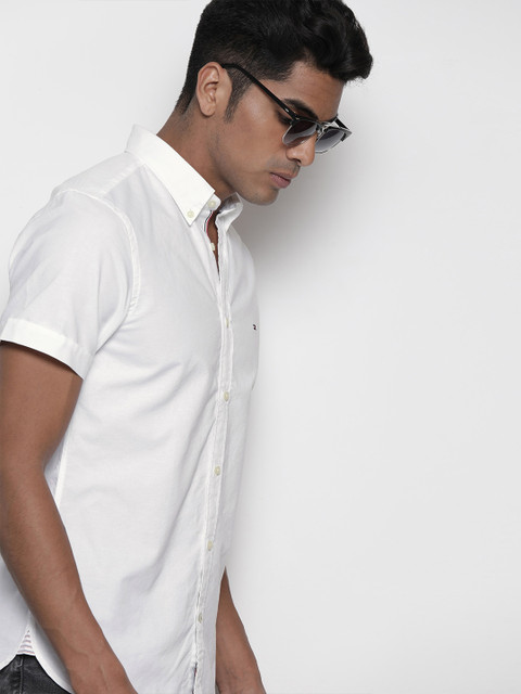 

Tommy Hilfiger Men White Solid Slim Fit Casual Shirt