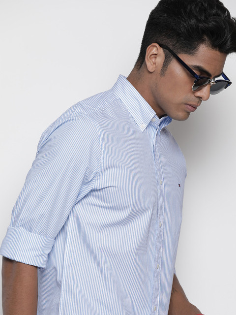 

Tommy Hilfiger Men White & Blue Regular Fit Striped Casual Shirt