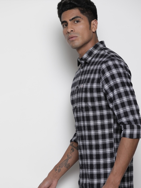 

Tommy Hilfiger Men Black & White Checked Regular Fit Casual Shirt