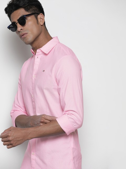 

Tommy Hilfiger Men Pink Slim Fit Solid Casual Shirt