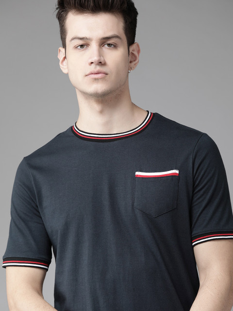 

Roadster Men Navy Blue Solid Round Neck T-shirt