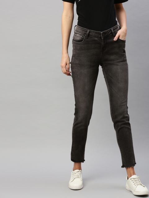 

HERE&NOW Women Black Skinny Fit Mid-Rise Clean Look Stretchable Frayed Hem Cropped Jeans