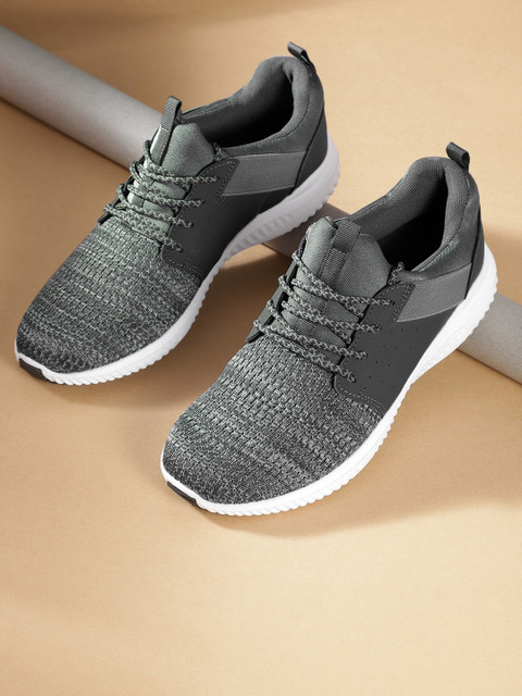 

Crew STREET Men Grey Running Shoes