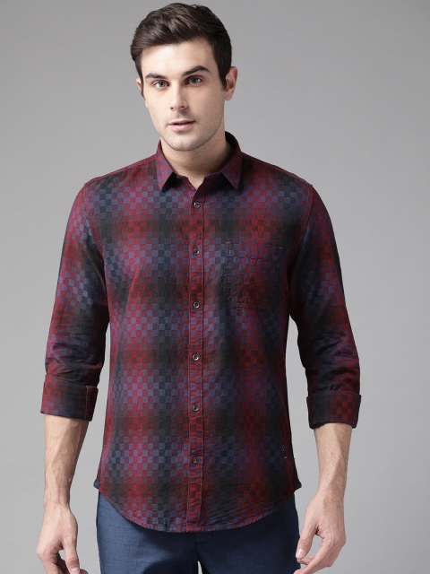 

Blackberrys Men Maroon & Navy Blue Slim Fit Checked Casual Shirt