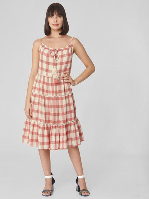 

Vero Moda Off-White & Red Gingham Cotton Tiered Dress