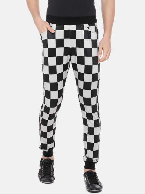

Yuvraah Men Black & White Checked Joggers