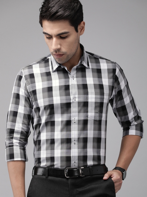 

Van Heusen Men Black & White Slim Fit Checked Formal Shirt