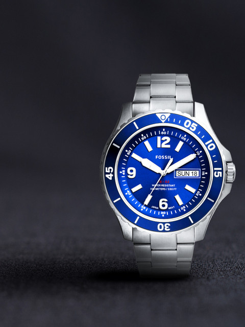 

Fossil Men Silver-Toned & Navy Blue Analogue Watch FS5691