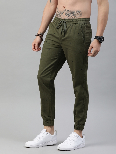 

Roadster Men Olive Green & Black Regular Fit Printed Cropped Joggers