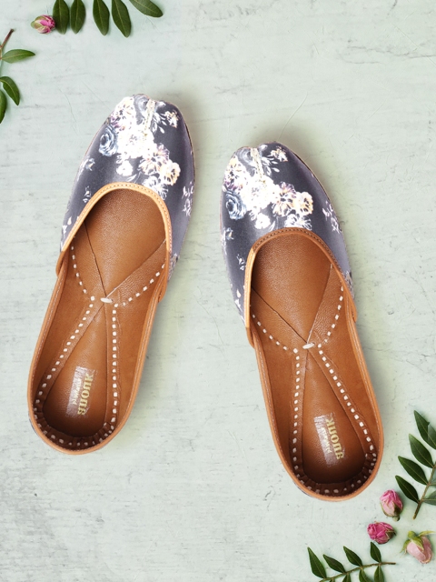 

Anouk Women Navy Blue & White Floral Print Mojaris