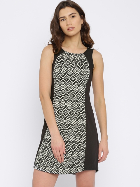 

Vero Moda Black & Off-White Panelled Sheath Dress