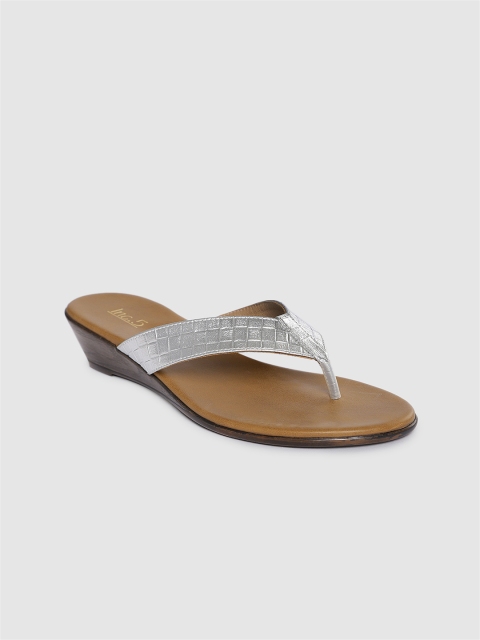 

Inc 5 Women Silver-Toned Textured Sandals