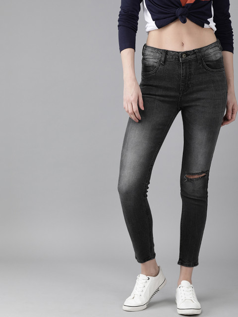 

Roadster Women Black Skinny Fit Mid-Rise Mildly Distressed Stretchable Cropped Jeans