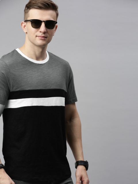 

Roadster Men Black & Grey Colourblocked Round Neck T-shirt