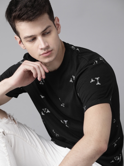 

Roadster Men Black & White Printed Round Neck T-shirt