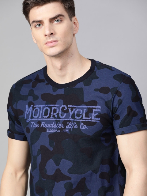 

Roadster Men Blue & Coffee Brown Camougflage Print Round Neck T-shirt