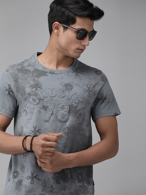 

Roadster Men Grey Printed Round Neck T-shirt