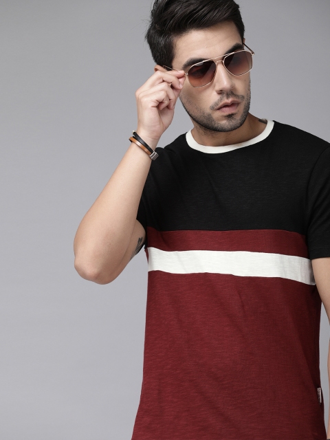 

Roadster Men Black & Maroon Colourblocked Round Neck T-shirt