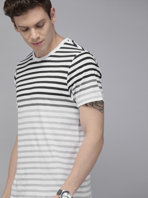 

Roadster Men White Black Striped Round Neck Pure Cotton T-shirt