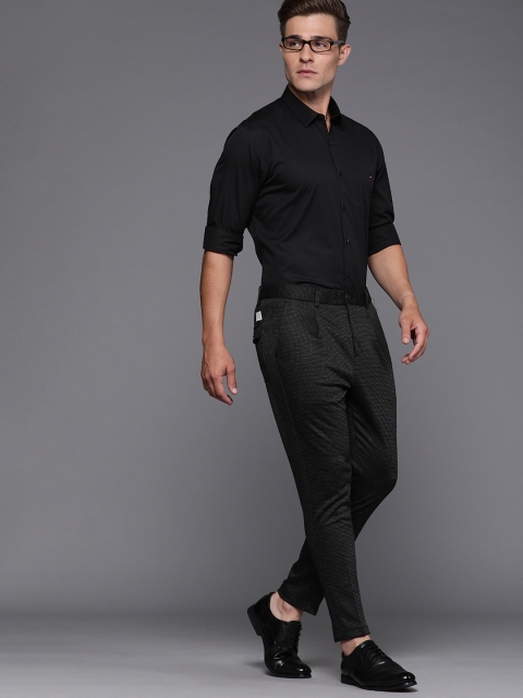 

Louis Philippe Sport Men Black Slim Fit Solid Smart Casual Shirt