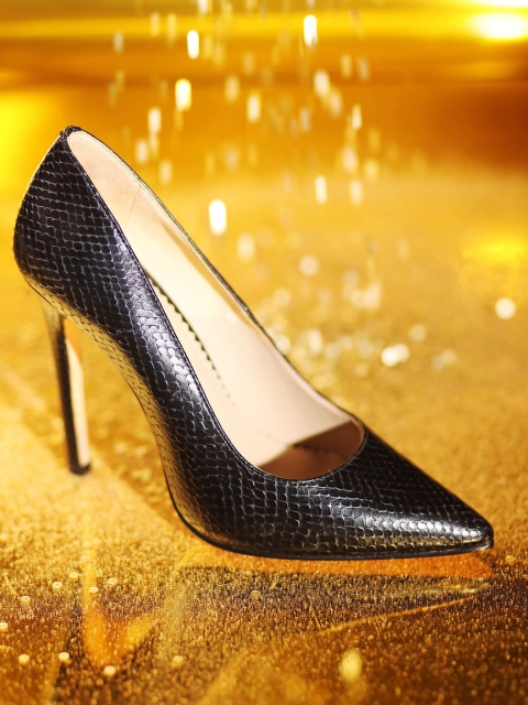 

Saint G Women Black Croco-Embossed Leather Handcrafted Pumps