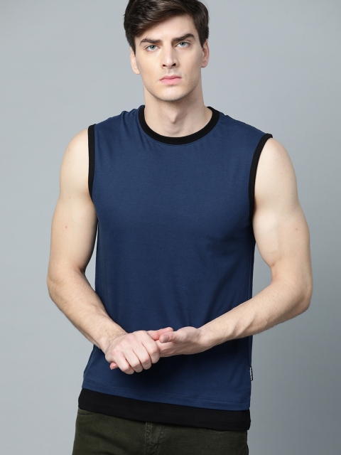 

Roadster Men Navy Blue Solid Round Neck T-shirt