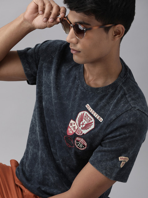 

Roadster Men Navy Blue Solid Round Neck T-shirt