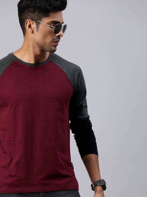 

Roadster Men Red Solid Round Neck T-shirt