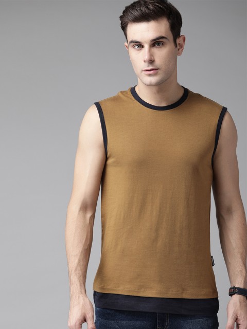 

Roadster Men Brown Solid Round Neck T-shirt