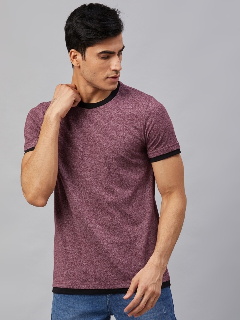 

The Roadster Lifestyle Co Men Maroon Solid Round Neck T-shirt With Grindle Effect