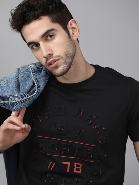 

Roadster Men Black & Red Printed Pure Cotton Round Neck T-shirt