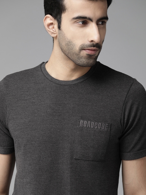 

Roadster Men Charcoal Grey Solid Round Neck T-shirt