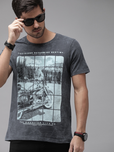 

Roadster Men Grey Printed Round Neck T-shirt