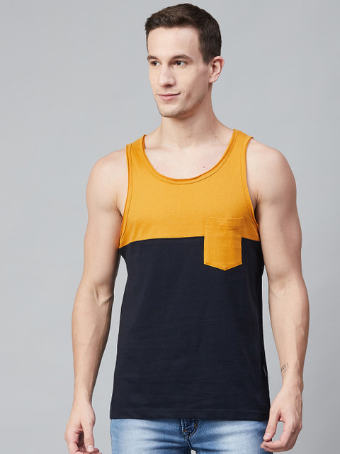 

Roadster Men Mustard Yellow and Black Colourblocked Round Neck T-shirt