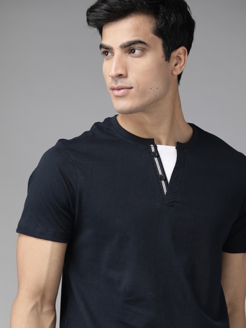 

Roadster Men Navy Blue Solid Cotton Round Neck T-shirt