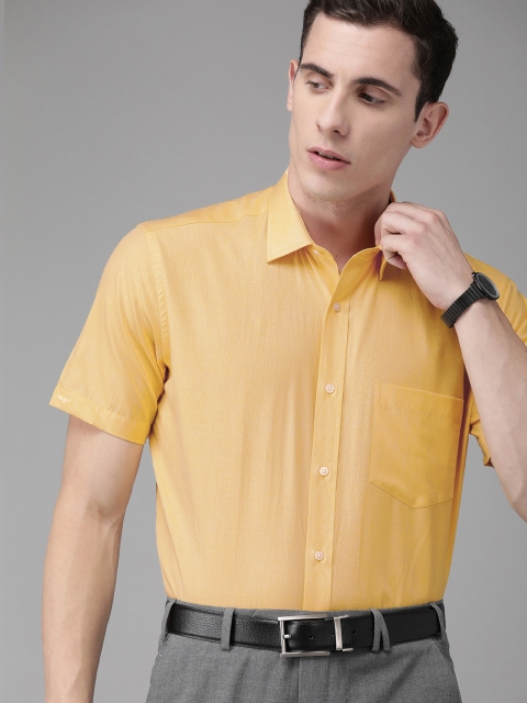 

Park Avenue Men Yellow Regular Fit Solid Party Shirt